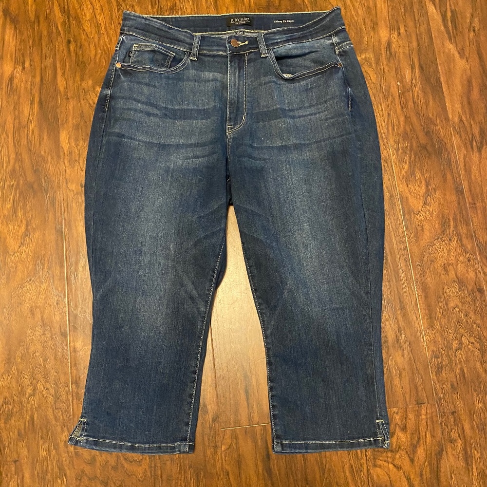 Judy Blue Mid Rise Skinny Fit Capris - Size 16W